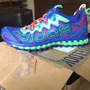 Brand new adidas size 7.5 tennis shoes